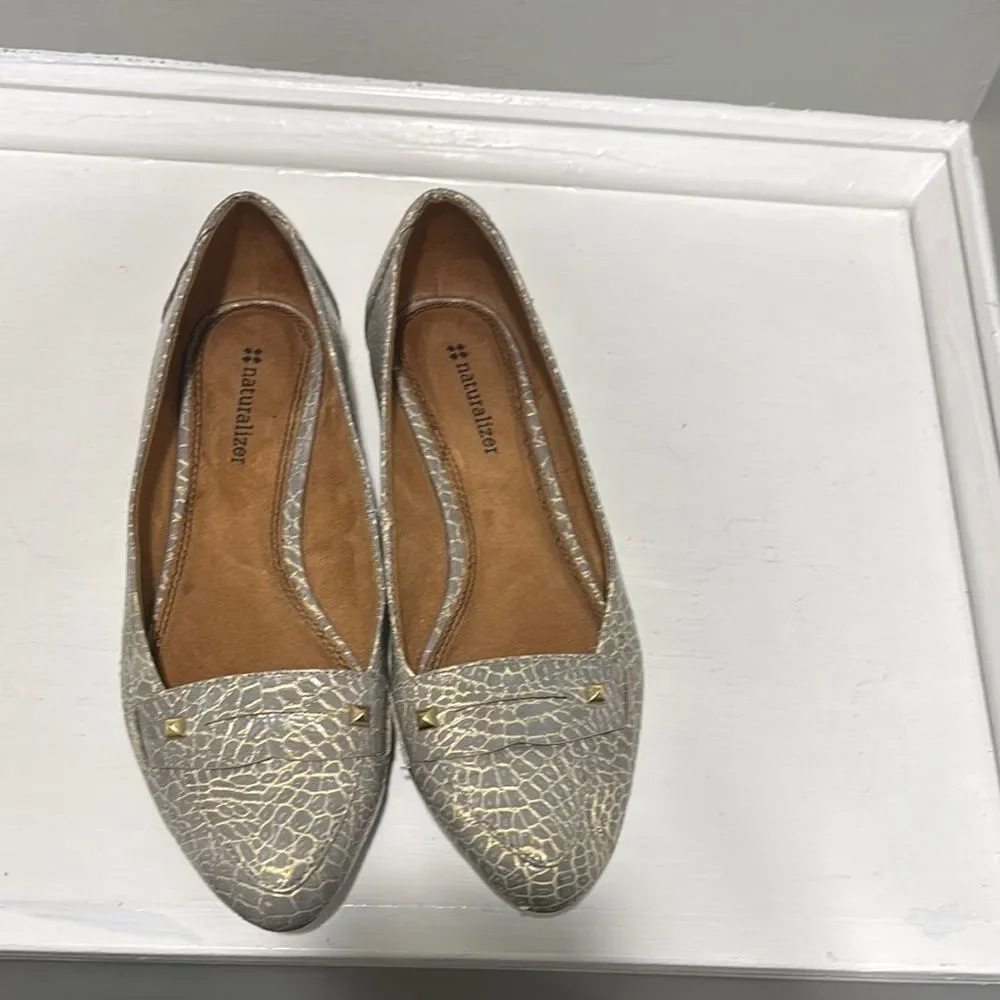 Snakeskin Textured Women's Gray & Gold Flats w/ Gold Accents size 7.5